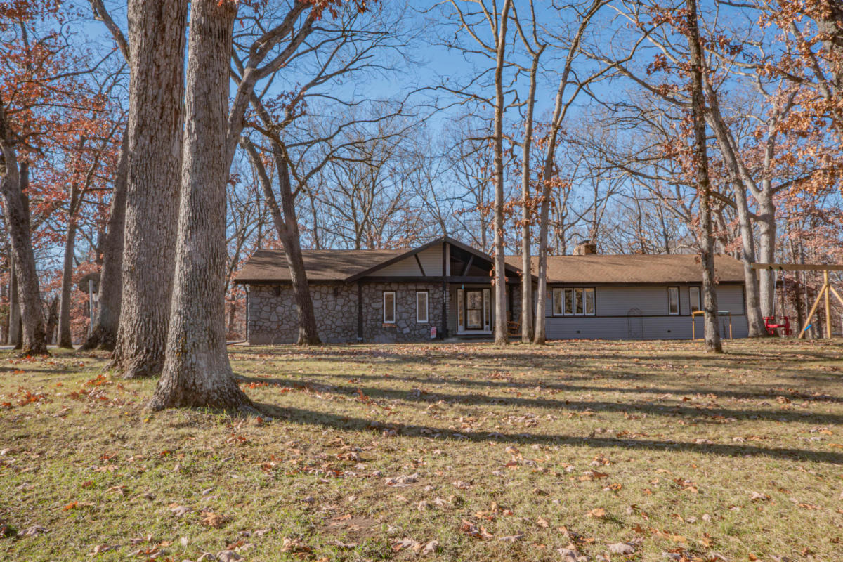 1000 TIMBERLINE RD, MOBERLY, MO 65270, photo 1 of 55